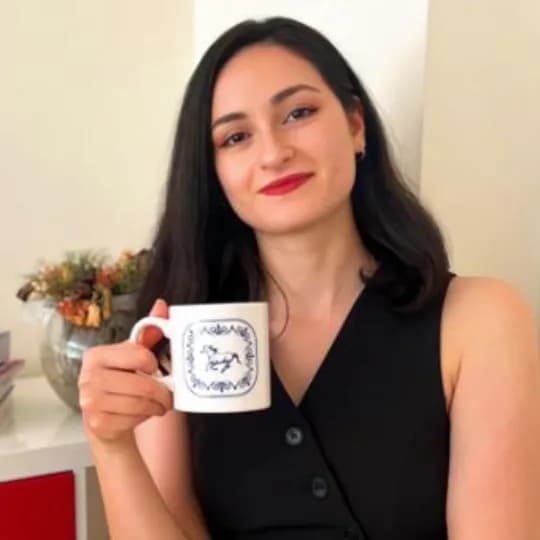 Esra Sarım