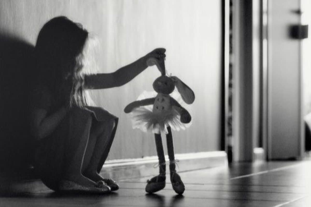 İstismara Uğramış Çocuğa Nasıl Yaklaşmalıyız?